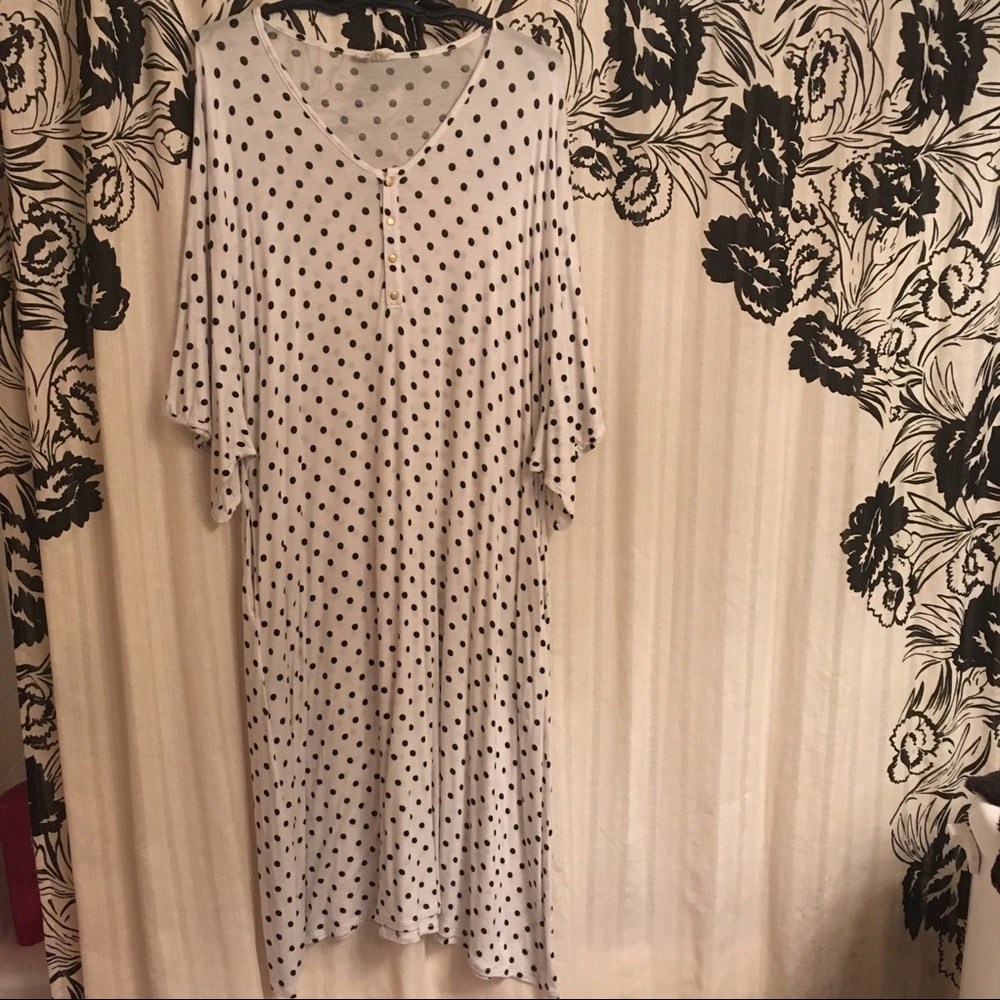 Dwell And Slumber polka dot